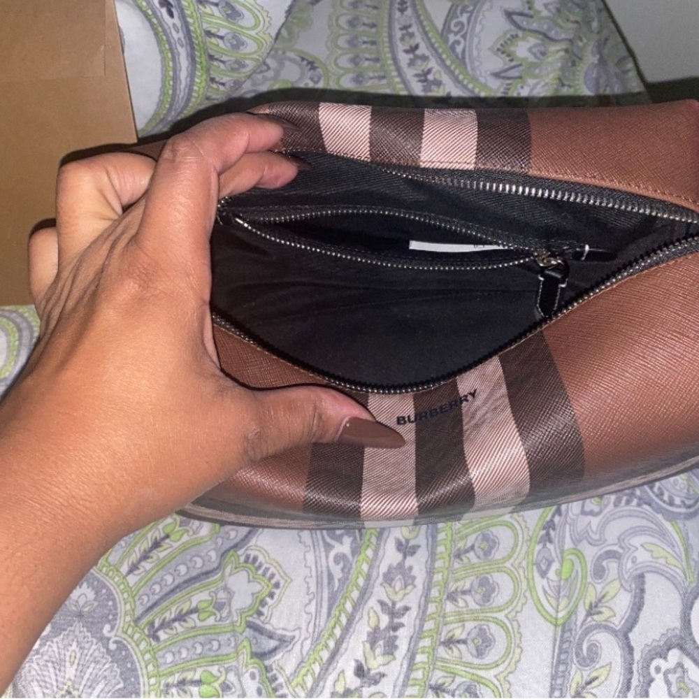 Burberry men pouch worn once